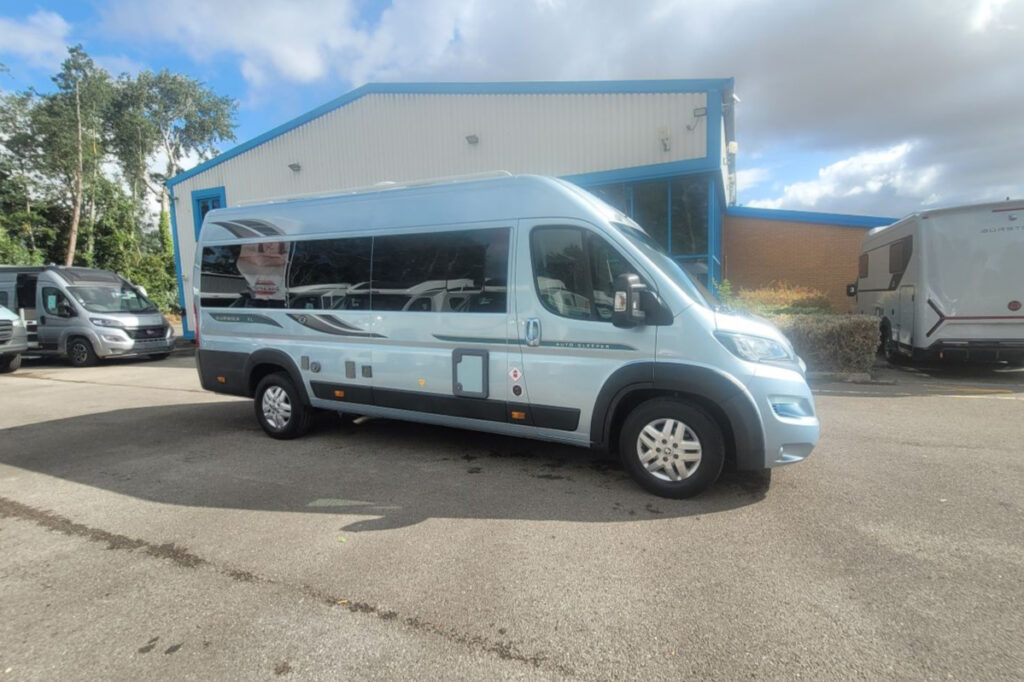 78C546 02 Autosleeper Warwick Xl GX19CUU