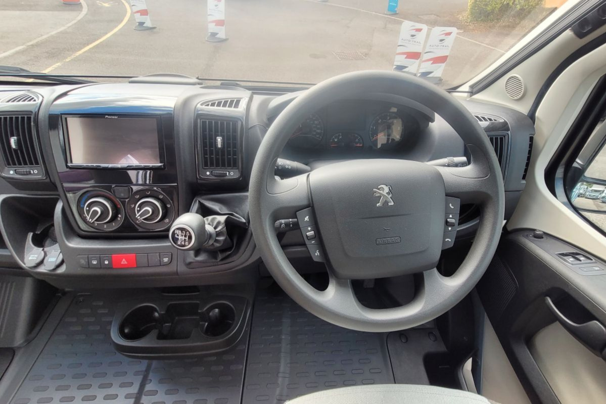 78C546 09 Autosleeper Warwick Xl GX19CUU