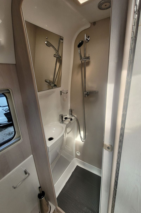 78C546 26 Autosleeper Warwick Xl GX19CUU