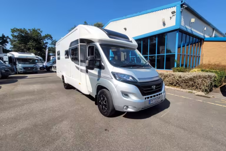 78E9EE 01 Autotrail Trackersb FY72EYP