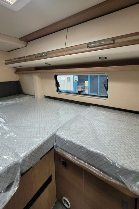 78F80A 28 Malibu Genius 641 Le TP908097