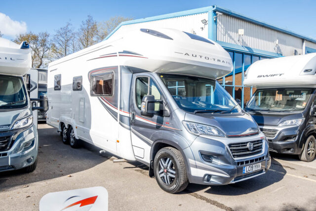 738C76 01 Autotrail Comanche LC19YVV