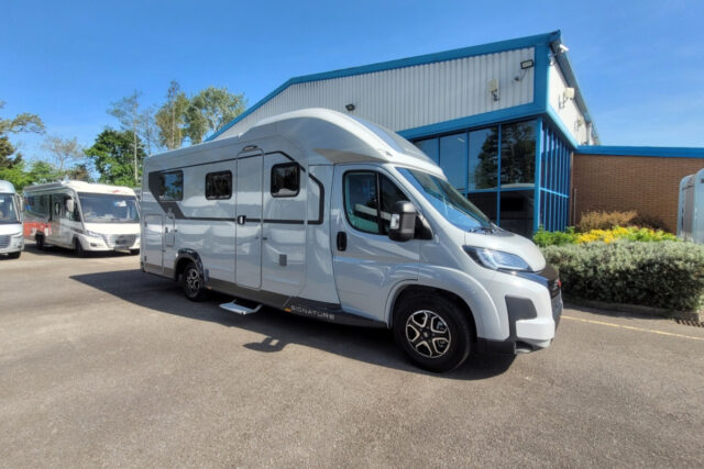 7596DA 02 Burstner SignatureSFT7.5 SMC22938